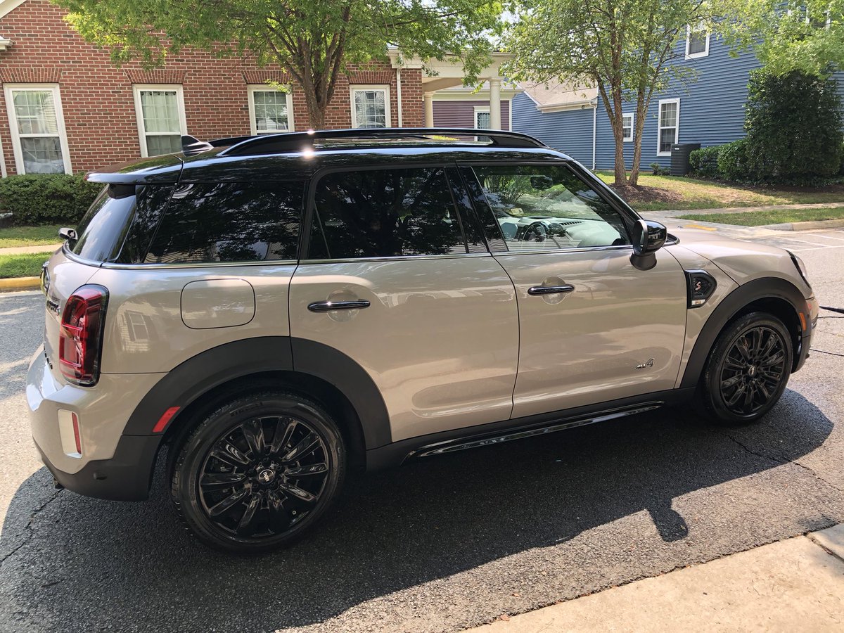 duncan990305's tweet photo. 2021 Mini Countryman S with a light interior detail &amp; foam cannon hand wash by @drdetailsdmv @D6R1R6 
#veteranownedbusiness 
#vetssupportingvets 
#detailsmakethedifference 
#detailersofinstagram 
#detailingworld 
#minicooper 
#dmvdetailer https://t.co/bxynWAASWE