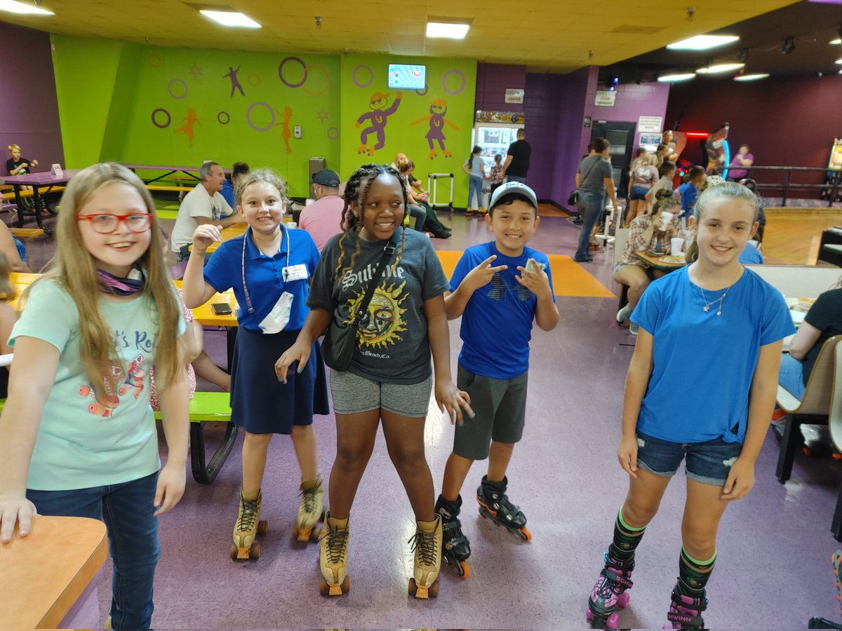 MsKinghasClass's tweet image. First Locomo skate night of the year! One of them even requested a song for our class, &quot;You&apos;ve got a friend in me.&quot; #pinegrovepride #bearcubs #kingskrew