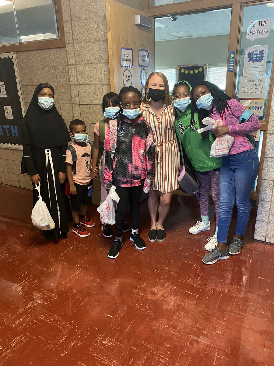 cunninghamkcps's tweet photo. My coteacher documented my morning visitors today. 🤣🥰 
Mornings are busy. It can be tempting to do other things. 
Stand at your door, anyways. ♥️ https://t.co/Skl3fAdw9q
