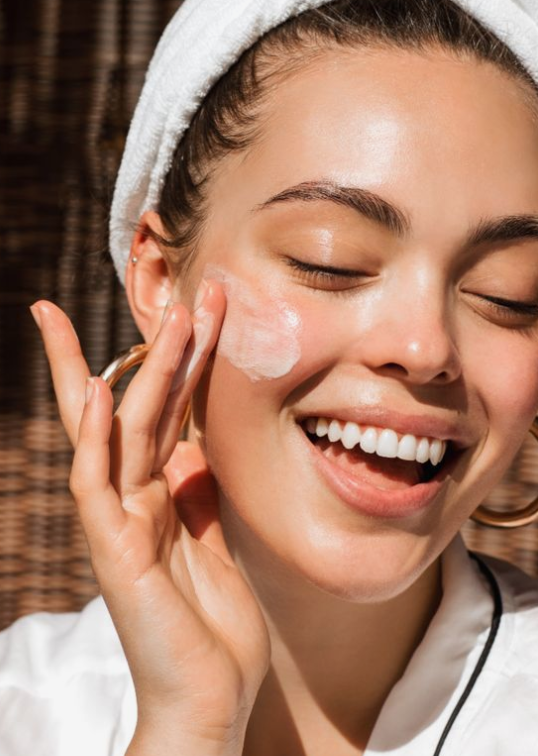anairui's tweet photo. The best times to moisturize💦 are right after you get out of the shower and right before you go to bed.
#skin #skincare #skincaretips #beauty #stress #happy #acne #skinproblem #glowskin #beautytips #selfcare #cleanser #benefits #goodskin https://t.co/x5Y5D4XOhX