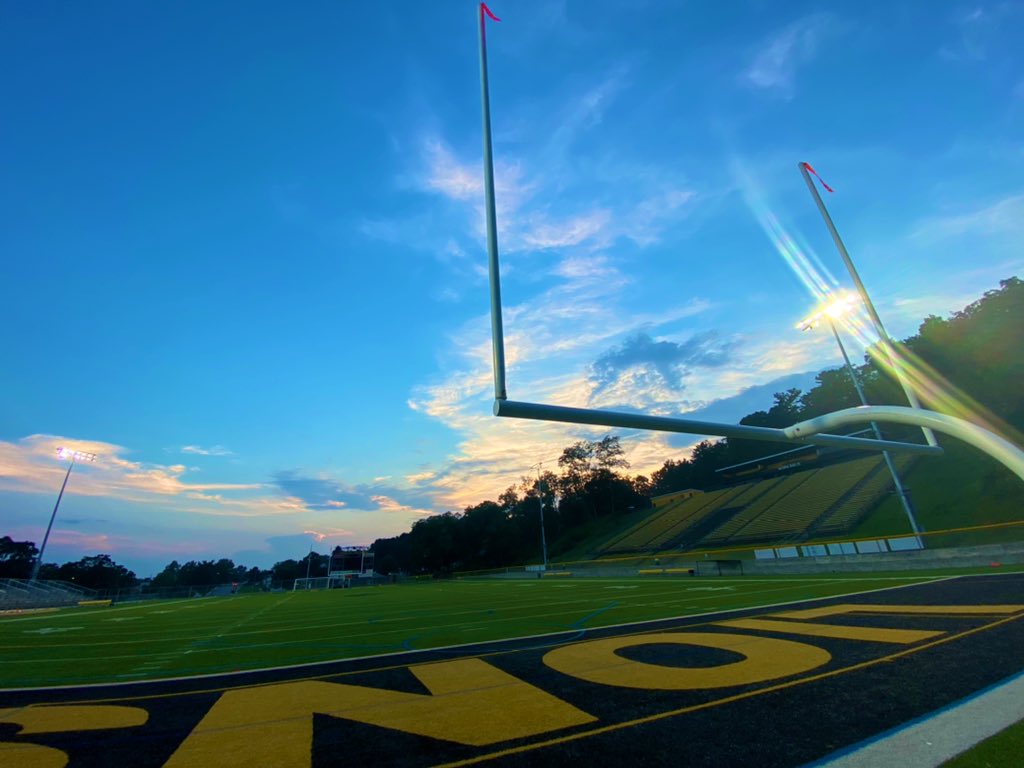 RLFootball's tweet image. Best stadium to play high school football in. Who’s ready for Friday nights?! 

#FAMILY #FridayNightLights