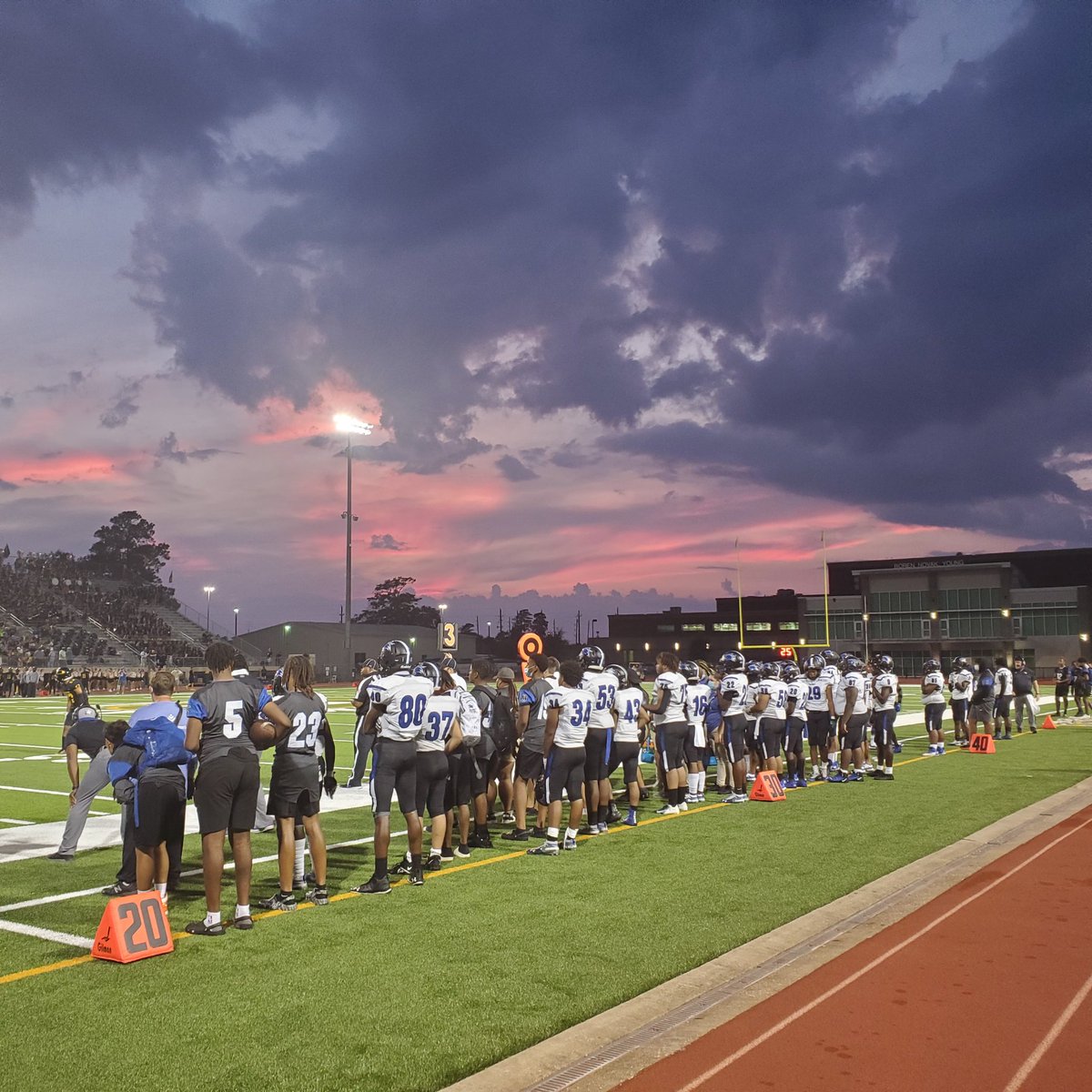 Great night for some football! <a href="/DekaneyW/">DekaneyWildcats</a>