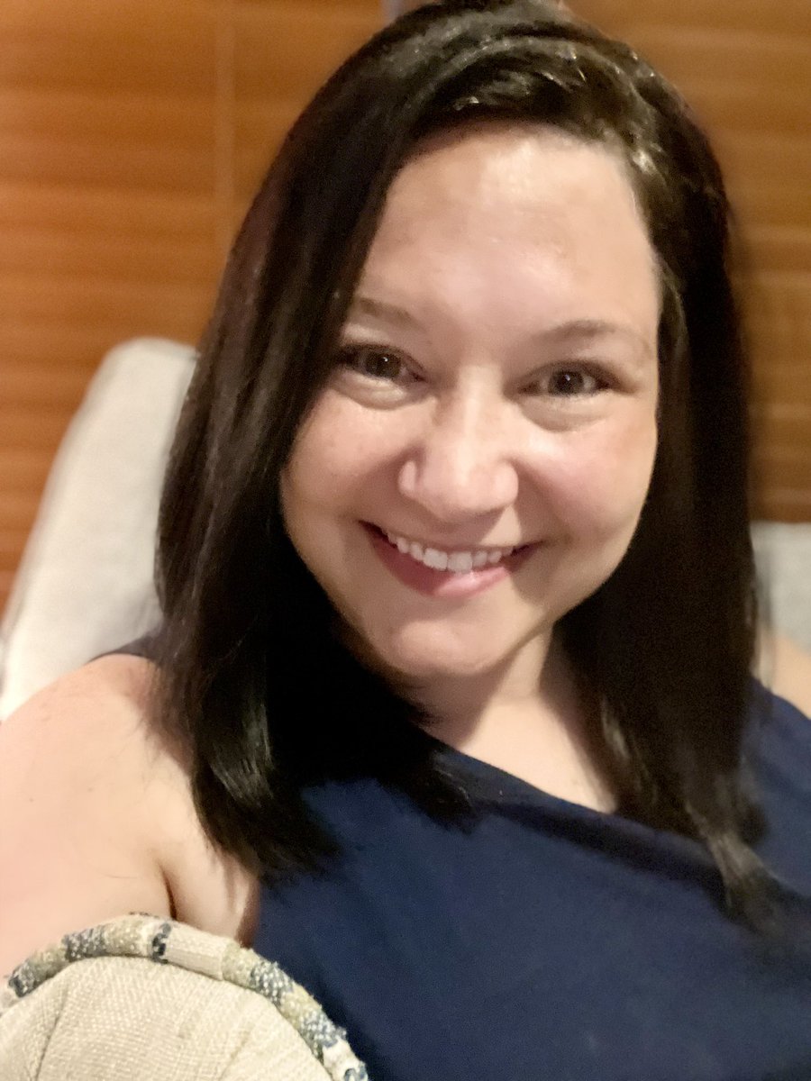 Lisa_MCross's tweet photo. Raise your hand ๐๐ปโโ๏ธ if you went for a trim and it turned into an 8 inch haircut!?! ๐โโ๏ธ๐ณ๐คฆ๐ปโโ๏ธ๐ฅด๐คท๐ปโโ๏ธ#outwiththeold #readyornot #byeluciouslocks #NotMyIntention https://t.co/Qbh2nouacO