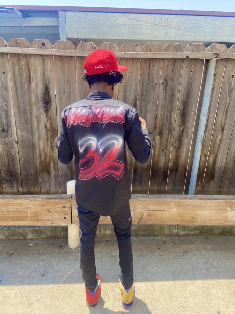 BIPJMAC's tweet image. my boy a goat ima forever keep yo name alive 💯🖤🖤 #LL32 #LONGLIVEDAGOAT