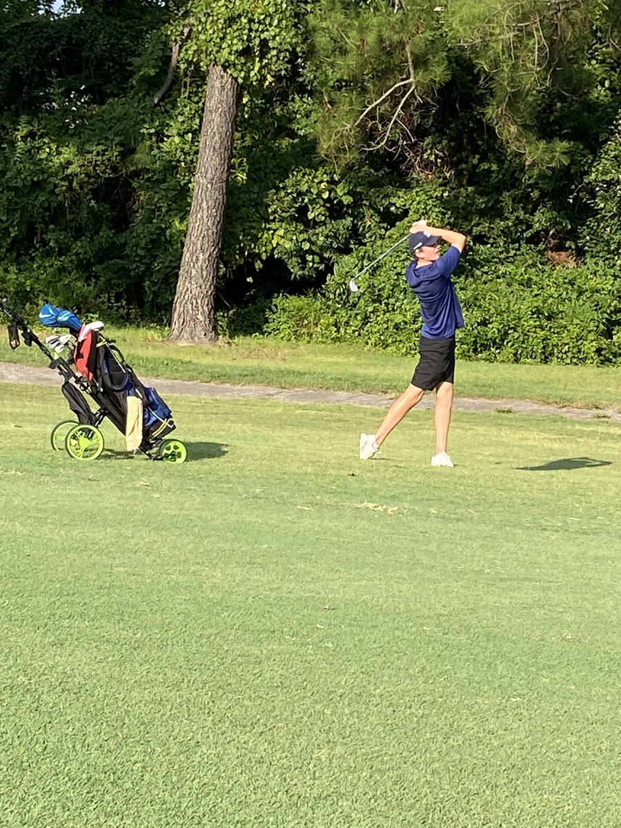 VarinaGolf's tweet photo. Congratulations to this great group of boys who beat Meadowbrook HS today with a team score of 192. It’s been a long time since VHS golf posted a team score this low. Keep working hard gentlemen! https://t.co/bESCLEuhpj