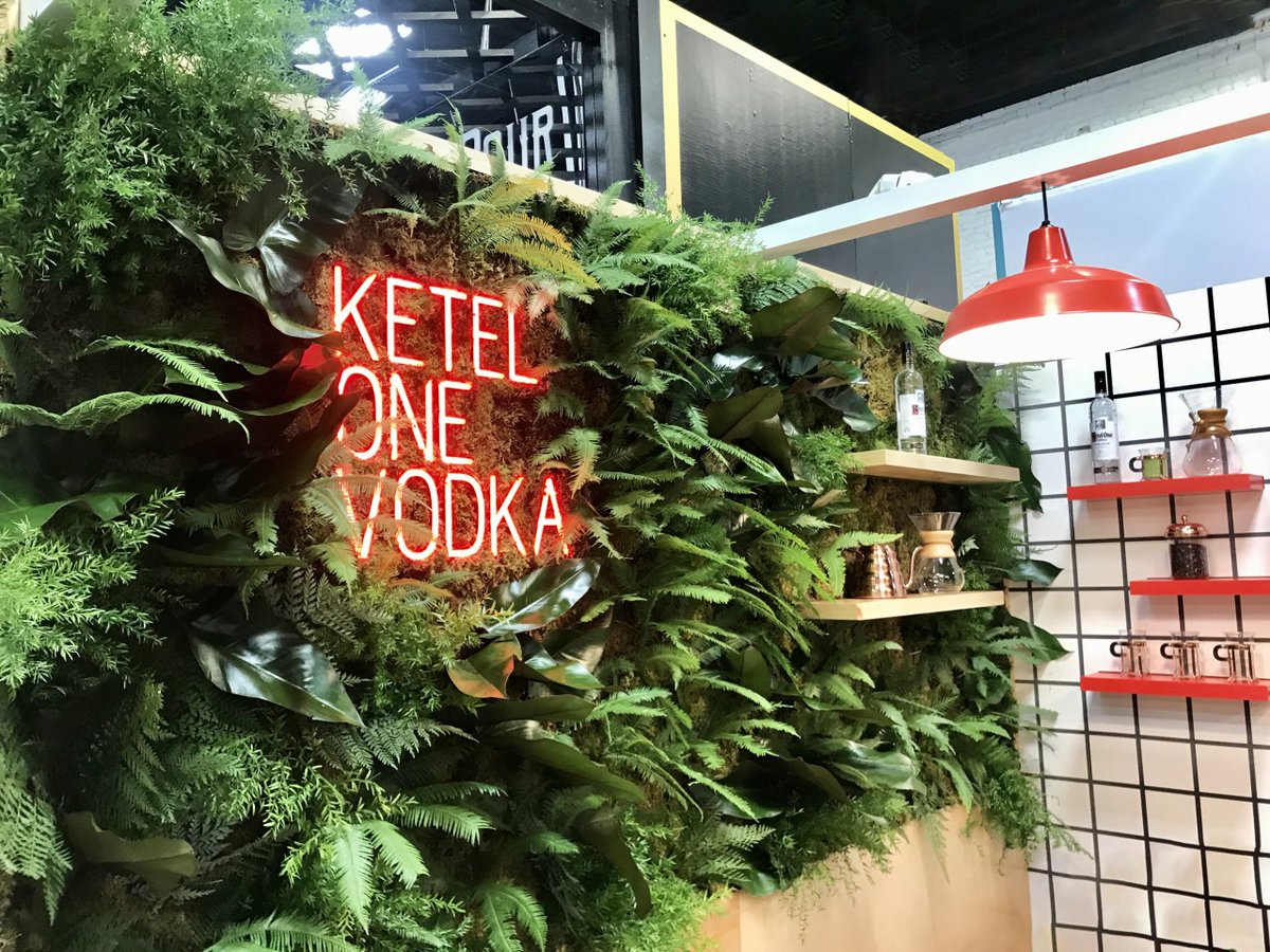 BFloralnyc's tweet image. A branded greenery wall for Ketel One that also acts as a product display 💚🌱 #bfloralnyc #greenerywall #brandedevents #ketelone