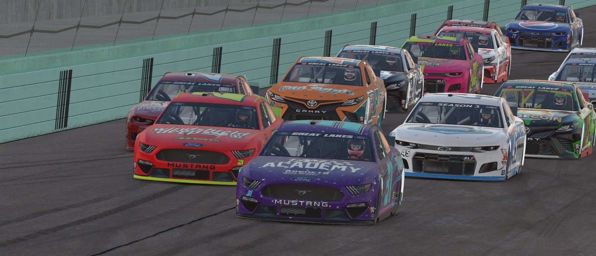 RacingSpectrum's tweet image. Our @GreatLakesRace Cup results in the season finale at @HomesteadMiami:
P1: @rjwilliams_21 
P2: @JinxPOGS (AND POLE!)
P12: @TheJacobHayes 
P14: @spike5246 
P15: @PelfreyTalon 

Congrats @thechrisheller on the championship!   #iracing #glcs