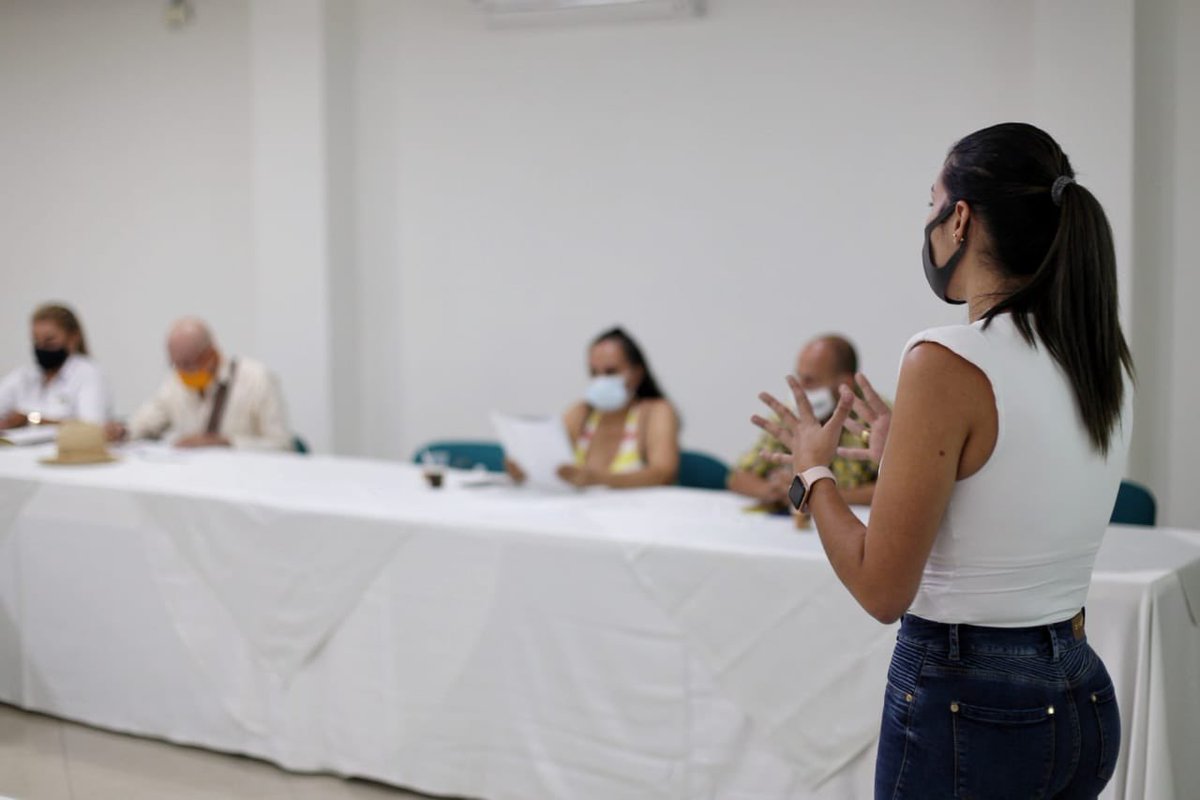 VICTORIA CASTRO tweet media