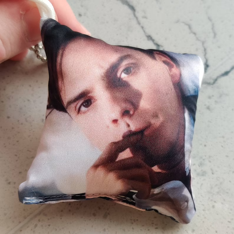 ktspree13's tweet photo. I'm not ashamed at all that I had Daniel keychain pillows made.......

https://t.co/Y6ZgqlDx4B

#Zemo #danielbrühl #danielbruhl #laszlokreizler #rush2013 #nikilauda https://t.co/Ag37JT9fC1