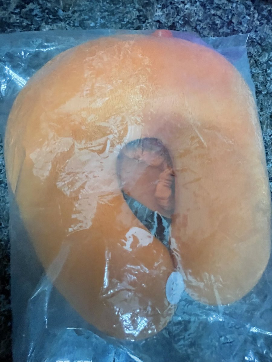 stuff_hand's tweet image. ส่งต่อหมอนรองหัวพร้อมผ้าปิดตา มีนอยเเกะถุงเพราะจะใช้เเต่ผ้าปิดตา ไม่เคยใช้หมอนรองหัวเลย 120฿ งับบบ #หมอนรองหัว #ส่งต่อ #มือสอง #มือสองราคาถูก #มือสองสภาพดี #ผ้าปิดตา