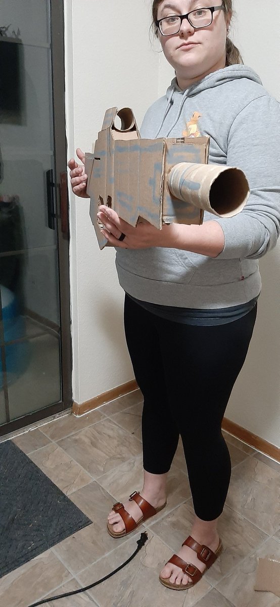 d0njuandude's tweet image. yo @Splitgate my wife and I made the gun tonight!