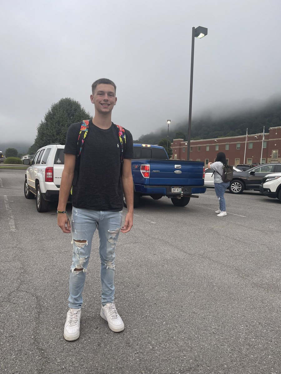 IsaiahSmith2023's tweet photo. #2023FirstDay https://t.co/rjiBYgupkS