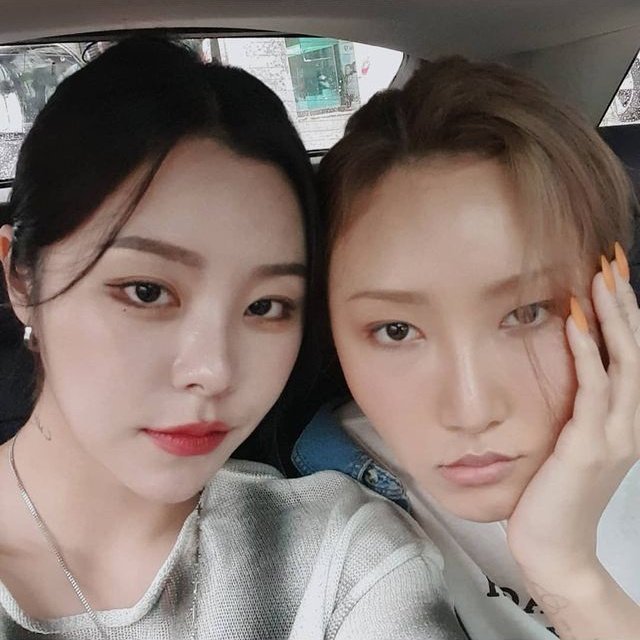 so yongsun took this photo of moonbyul and this wheesa selca is also from this day... i'm having emotions

#Mamamoo #마마무 #ママム
<a href="/RBW_MAMAMOO/">마마무(MAMAMOO)</a>