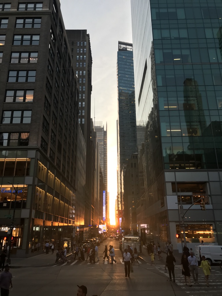 pinotski's tweet image. Manhattanhenge.