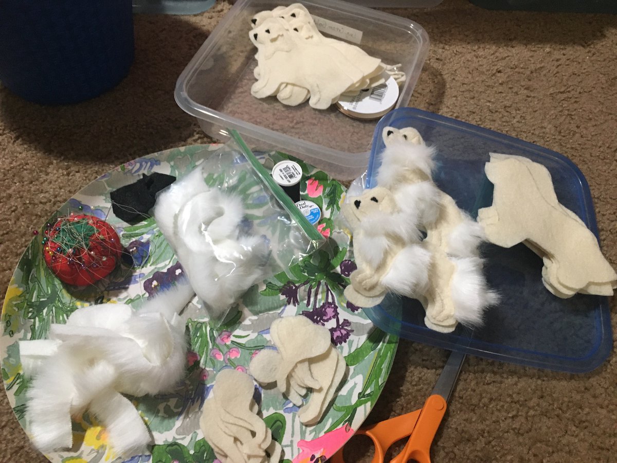 CortneyShop's tweet photo. English Cream Golden Retriever ornaments in progress. These will be available soon at cortneyharrington on #Etsy. Other breeds are already for sale. #EnglishCreamGolden #goldenretriever #christmastree #ornament #nationaldogday https://t.co/Y7LVrjRF2f https://t.co/faeNTzWjf8
