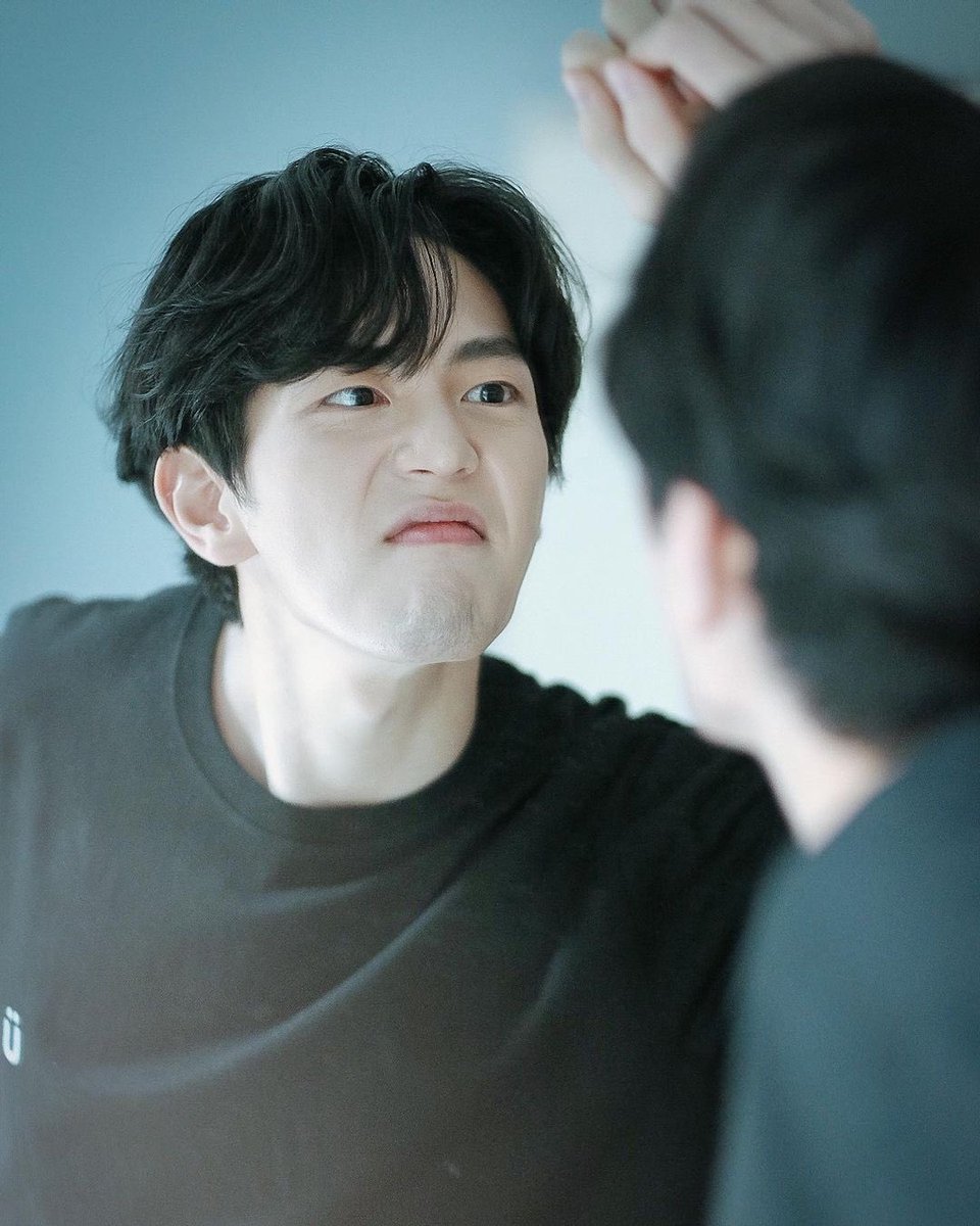 อิจฉาคนในกระจกที่น่ารักไปล่ะสิ้