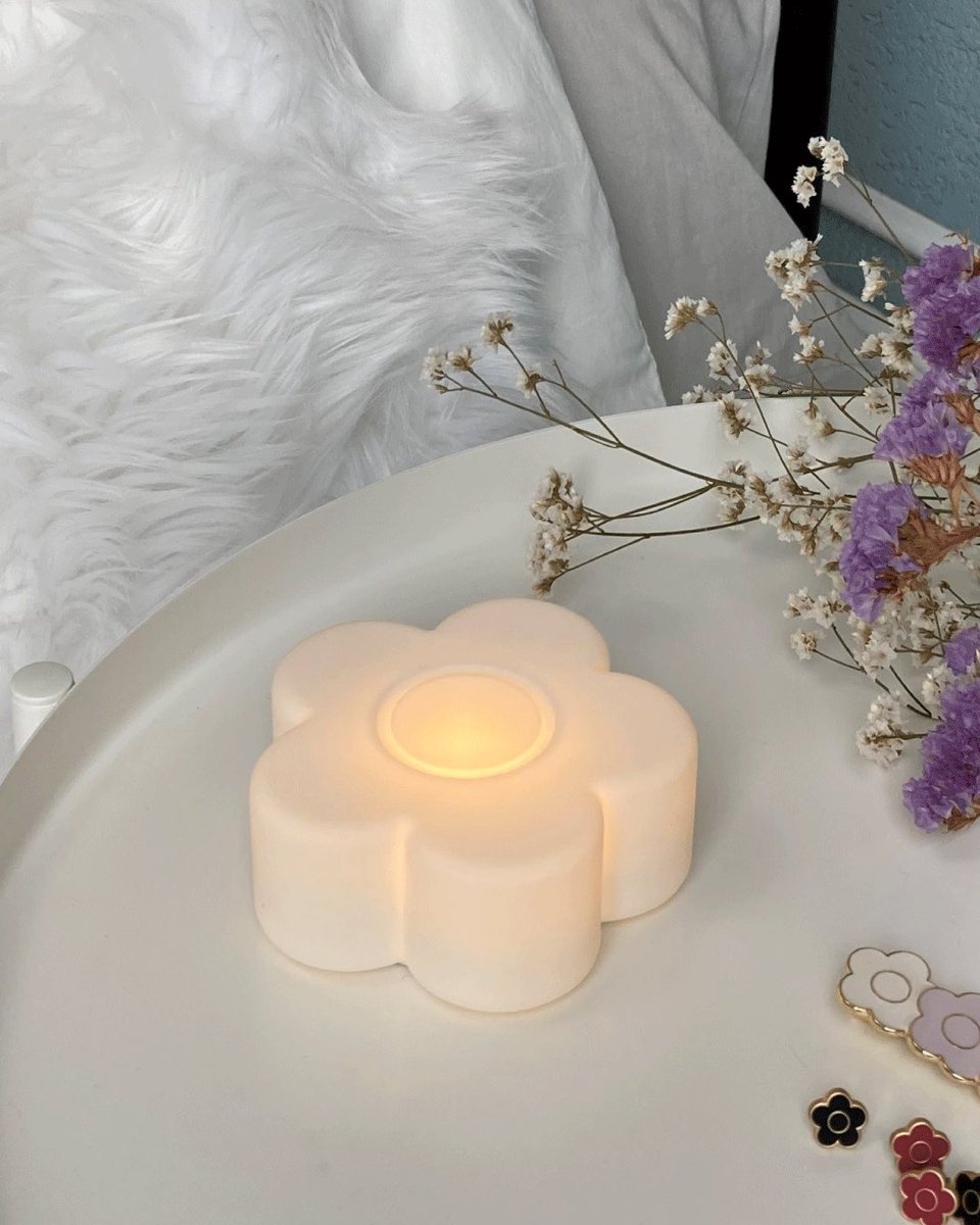 Mary Quant Official 期間延長決定 Autumn Campaign 21 開催中 T Co Fiikr2qybb 期間中 1回のお買い物に限り化粧品を税込13 0円 以上お買い上げいただいたお客様に Mary Quant タッチライト をプレゼント なくなり次第終了とさせて