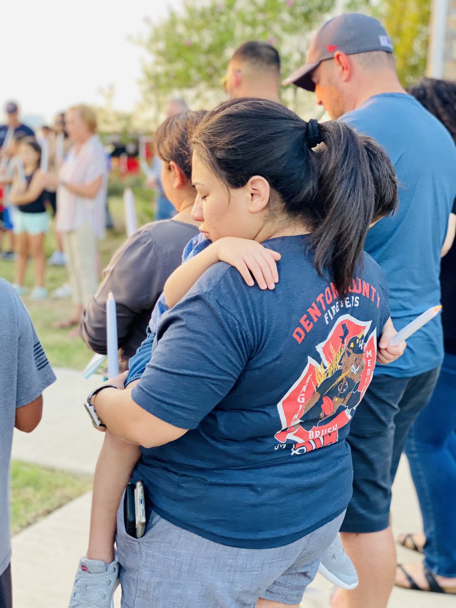 HarvestTexas's tweet photo. This is what our community is all about…supporting each other in good and bad times. Right now, @DentonCountyESD Captain Stephen Forrest is fighting for his life. Neighbors and those in the surrounding area came together tonight to pray for a miracle. #prayforstephen https://t.co/2Vwb4SGTTi