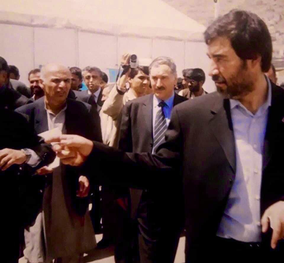GeranaWatanaAFG's tweet photo. بخت که تیره‌گون شد، خرِ لَنگ سرقطار قافله می‌شود.

روان مصطفی کاظمی شاد. https://t.co/MMfS5IptUs