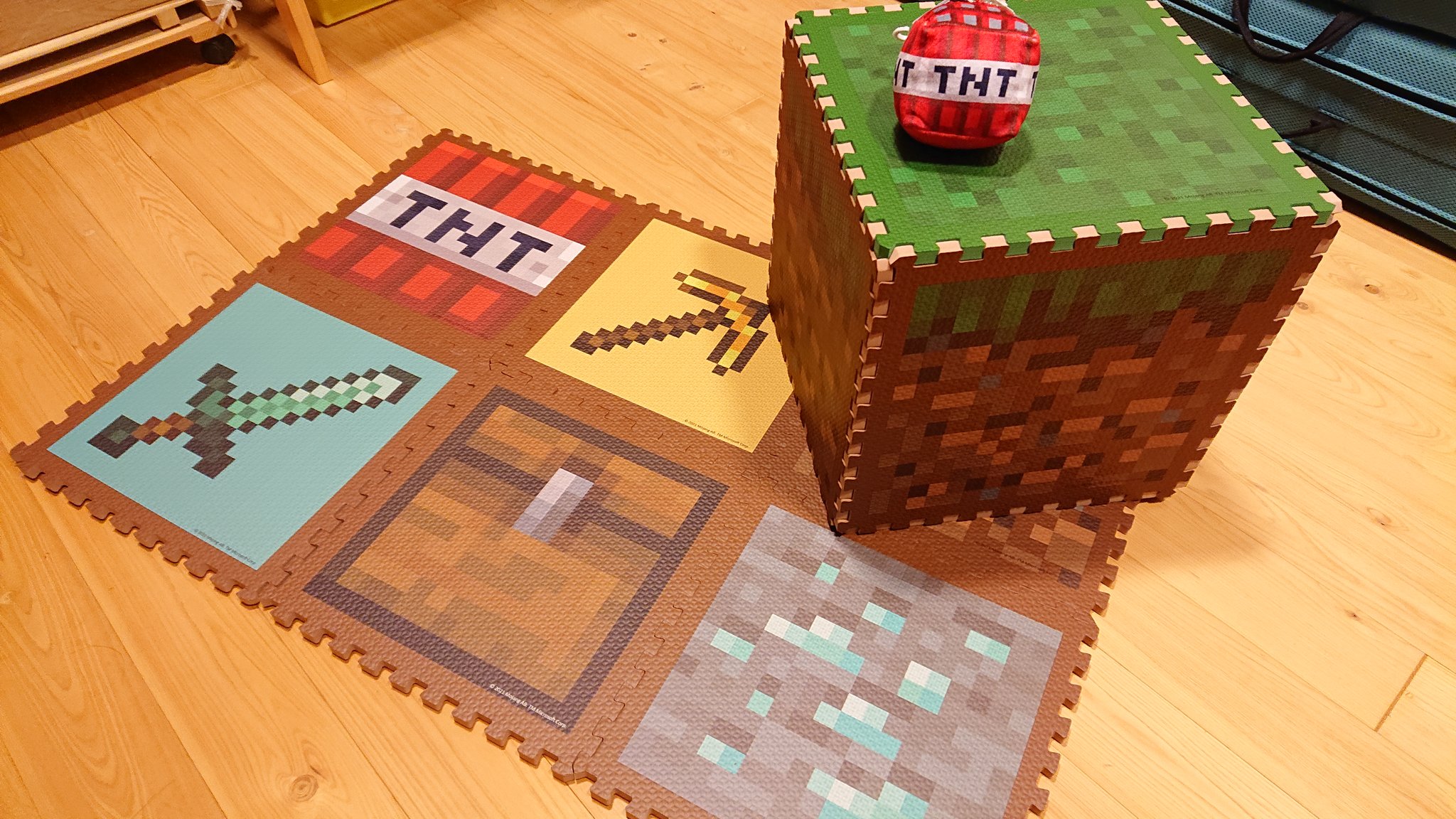 Poppymafin 買ってきました Minecraftとしまむらのコラボグッズ ほんとはもっと買いたかったけどお財布と在庫との相談でこうなりました でも 敷く場所が無いので畳んで収納行き マイクラ マインクラフト しまむら マイクラグッズ T Co