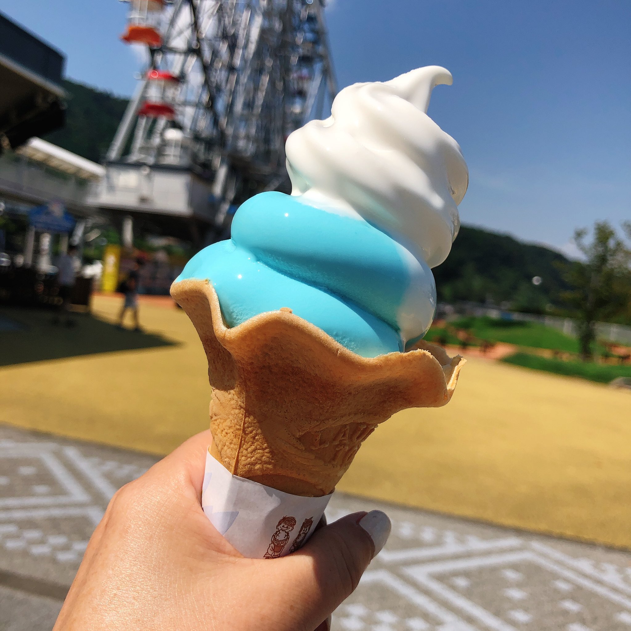 ふじはぴすぽ 富士市富士川sa上りcafe De Nestさんの富士山ソフト この1秒後にソフトクリームが みなさま暑い日はおしぼりもらうのをお忘れなく W 富士市 富士川sa上り Cafedenest 富士山ソフト T Co Gzutxmisbl Twitter