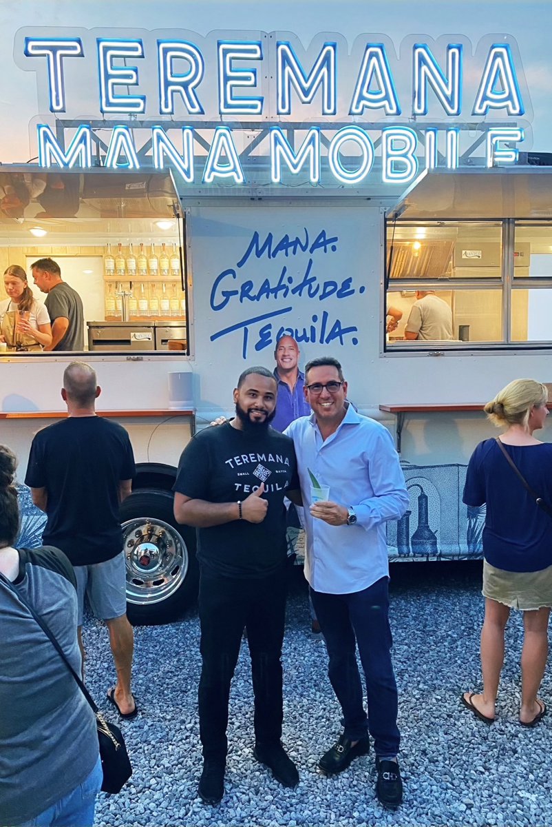 RobAurelius's tweet photo. Tonite was a great night @ the #ManaMobile event in Far Rock. It was great to finally meet w/@teremana’s co-founder #KenAustin & @JagermeisterUSA’s own @thelaurapaulnyc & Carlos. Def one for the books! 🥃 SALUD!#bringthemana #terermana #tequilaofthepeople #comehaveadrink @TheRock https://t.co/rlHFuoOW3V