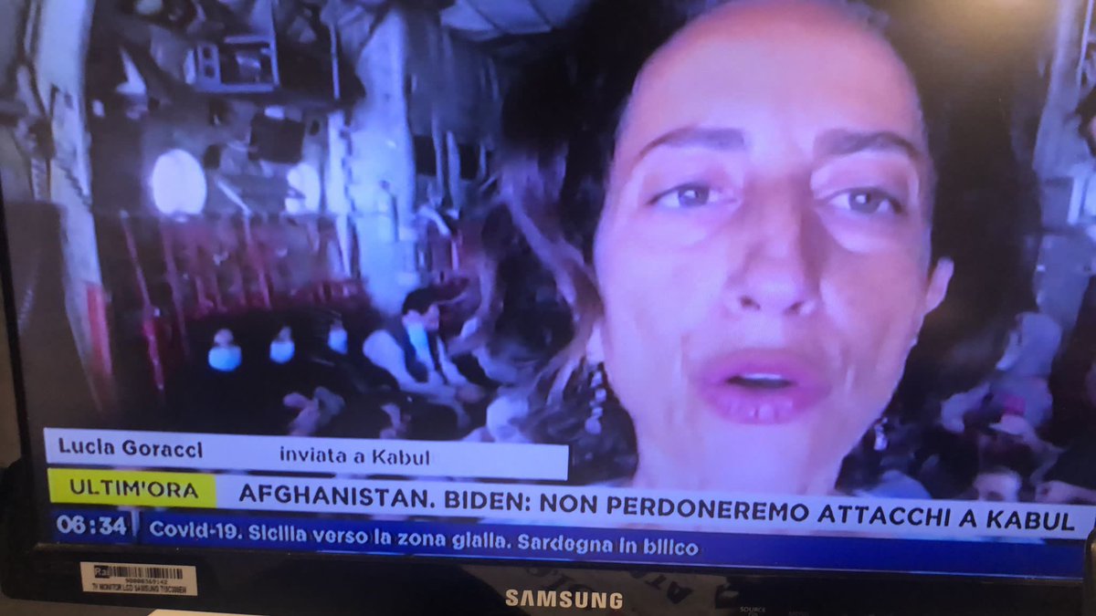 Siamo appena atterrati in Pakistan con più di 100 afghani, evacuati nell’ultimo volo dell’Italia fuori dall’emirato. Esausti ma salvi ci dicono: fino a due giorni fa eravamo là dove è esplosa la bomba, tashakor Italia, grazie al tuo Paese. #Afghanistan