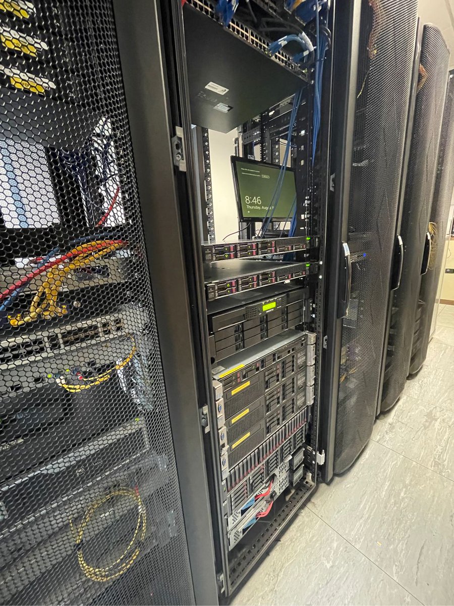 MetaEagleLTD's tweet image. We’ve been hard at work this week helping a School move from #VMWare #ESXi  5.1 to #MicrosoftHyperV -  provisioned #Servers and migrated #VirtualMachines

#Virtualisation #ITSupport #Birmingham #VeeamBackup #Server2019 #Storage #RAID