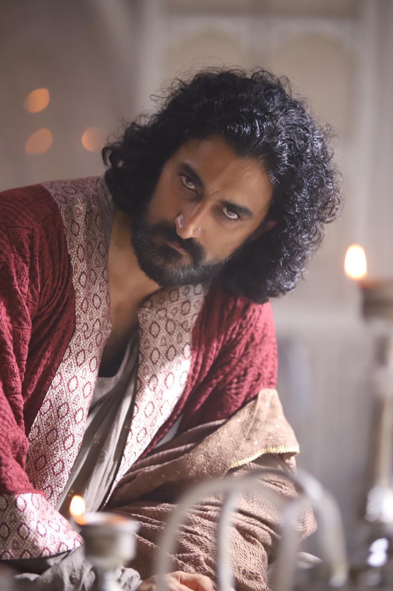 taran_adarsh's tweet photo. KUNAL KAPOOR MAKES HIS DIGITAL DEBUT... #KunalKapoor essays the role of a #Mughal emperor in #TheEmpire... The actor has won appreciation for his earnest performances in the past and am sure, he will win acclaim for one of the most challenging roles of his career. @kapoorkkunal https://t.co/lAzH5pL2Ay