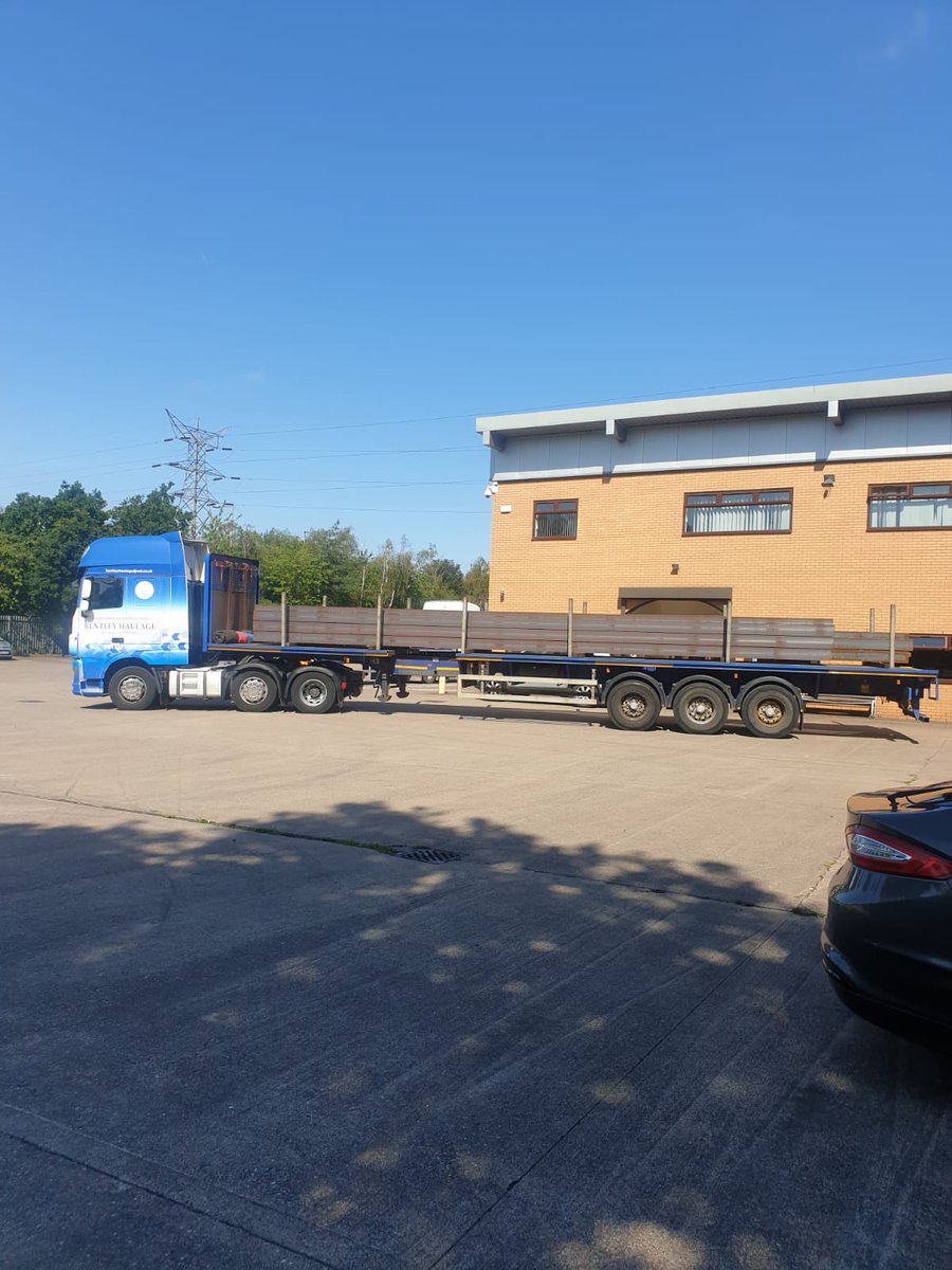 bentleyhaulage's tweet photo. Our extender flat is a great option for all them extra long loads that may require moving. #extender #flattrailer #dafxf https://t.co/2hy9xxZieH