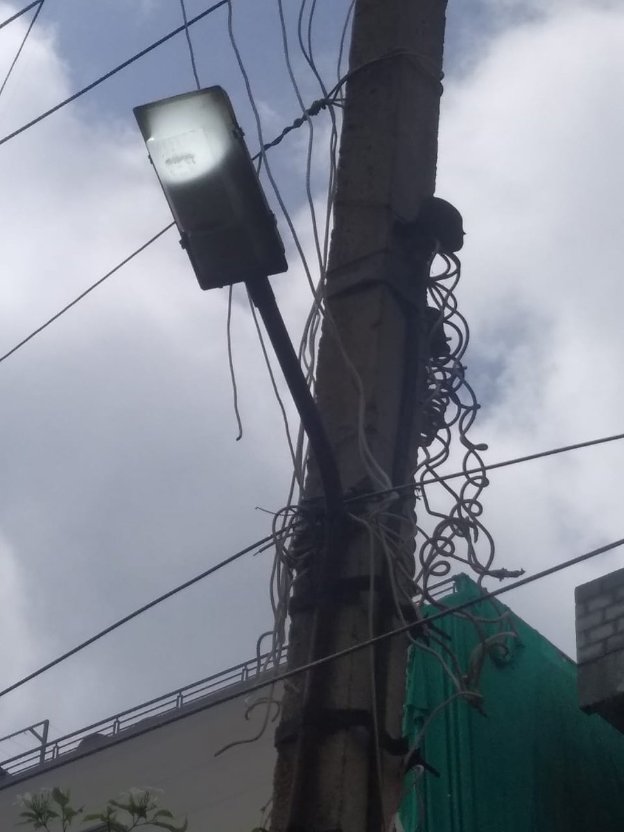 KammasandraA's tweet photo. The CMC was able to repair a few lights today  
But there are many street poles without lights, and were told that we will have to get them on our own, can the CMC commissioner please clarify what exactly are we paying tax for? #HebbagodiCMC #Kammasandra @JManjunathIAS https://t.co/tDUFZgXf6P