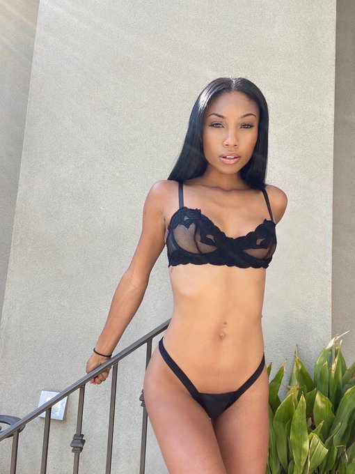 RT if you&rsquo;d prefer my lingerie on the floor 🤭 https://t.co/hMsmAueK3g