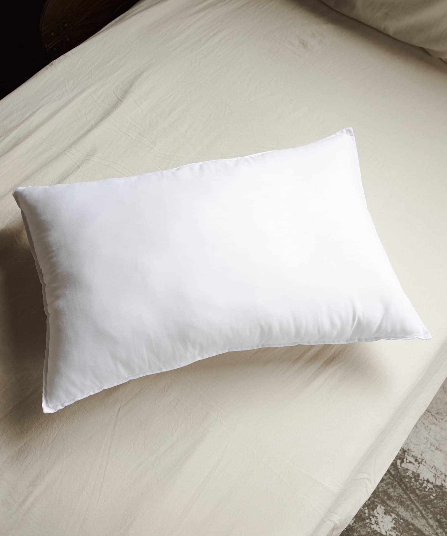 3coinsスリーコインズ 公式 New まくら 500円 税込550円 別売りの枕カバーを使ってお部屋と 一緒に簡単に模様替え Point シンプルなヌードまくらなので大きさを合わせれば様々なカバーで枕元をおしゃれに ポリエステル素材で軽い お