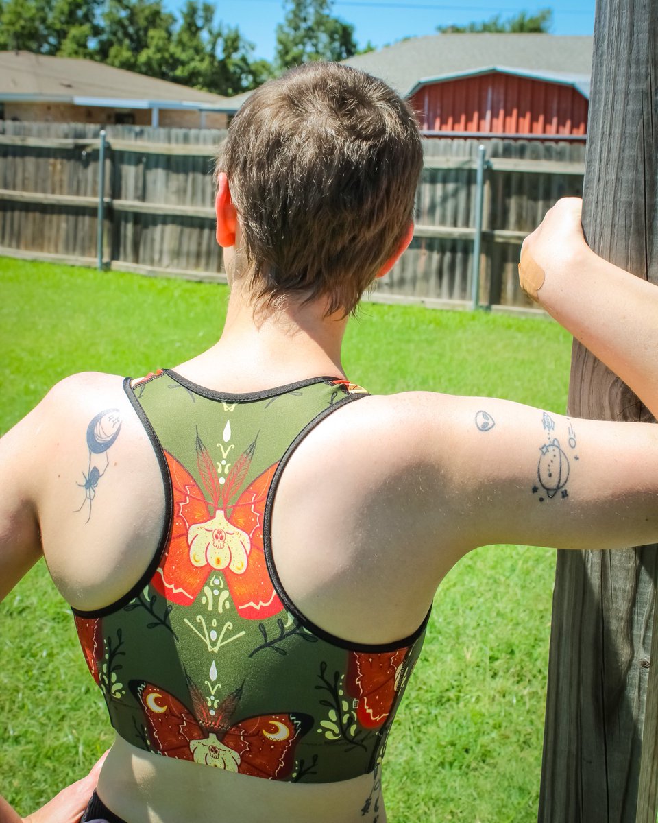 Samuel_XL5's tweet image. Visit delovesrobotsart.com for art, apparel and more! 

Model: Frankie
#LocalOKC #supportlocalBusiness #sportsbra #apparel #art #delovesrobotsart #clothes