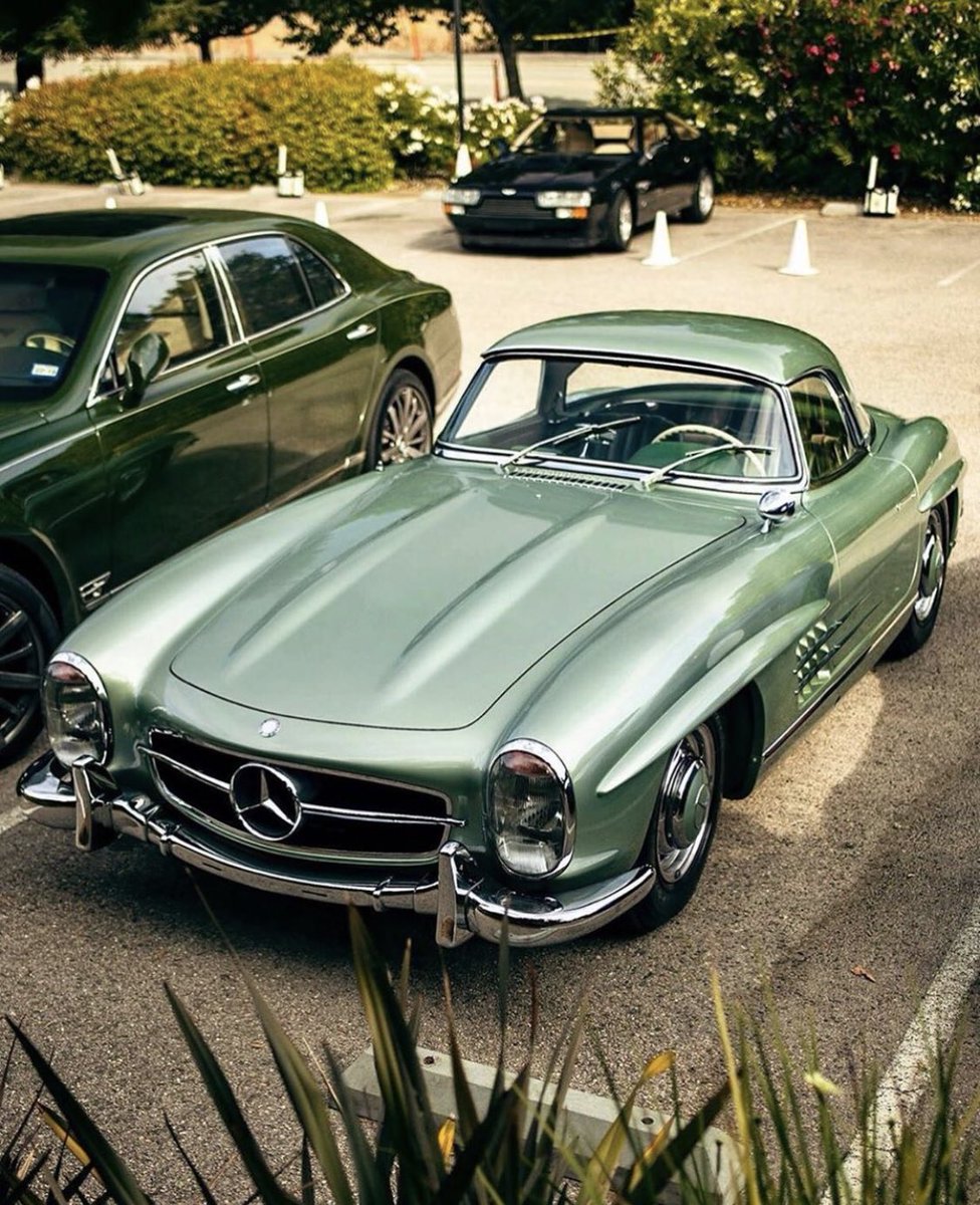brandsense1's tweet photo. Classic Merc. https://t.co/nNxGGOnml4