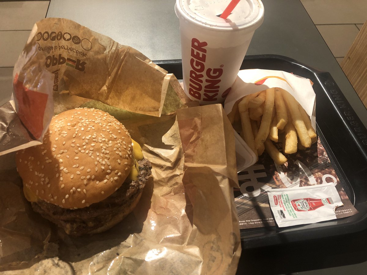 Iw V Twitter バーガーキング のチーズ チーズビッグマウスを食べてみたが 肉は固くて肉汁もない とにかくチーズと肉と玉ねぎだけの 見た目通りの味 ですね まずかったのでもう二度とこれを注文しないです ロッテリア の方がおいしい