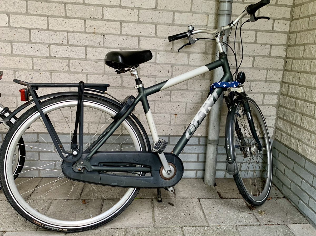 RT- Wie mist deze fiets, staat al bijna twee weken aan de achterkant van Patrimonium (Richel) RT.