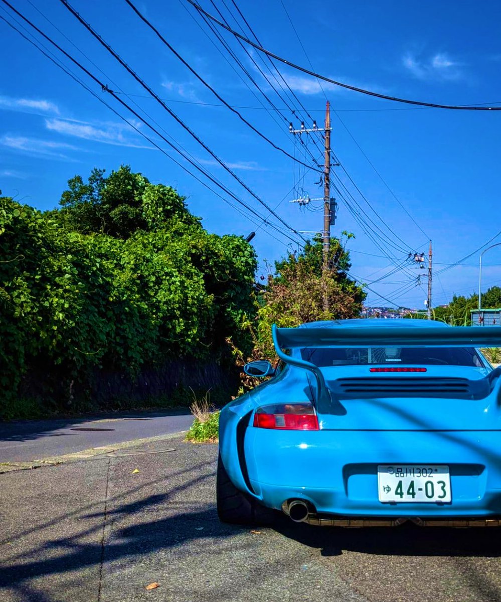 OldandnewO's tweet photo. 青い空とマイアミブルーボディ
#oldandnew 
#996c2 https://t.co/m6OSZLhbNX