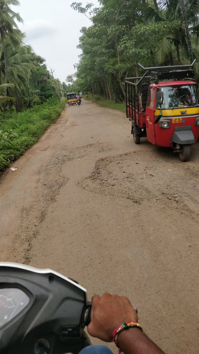OGhambeera_'s tweet photo. Clicked just few minutes back Razole Pedalanka Road !

#JSPforAP_Roads https://t.co/GopPI9ezTk