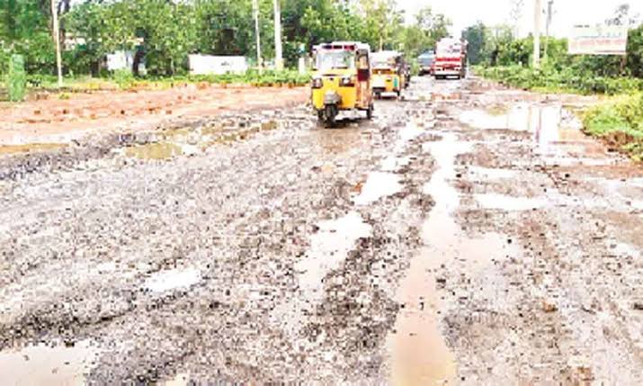 PspkVarshini's tweet image. Intha daridramaina roads only nee @ysjagan ruling loney sadyam 
#JSPForAP_Roads
@JanaSenaParty @PawanKalyan 
@mnadendla #jspforap