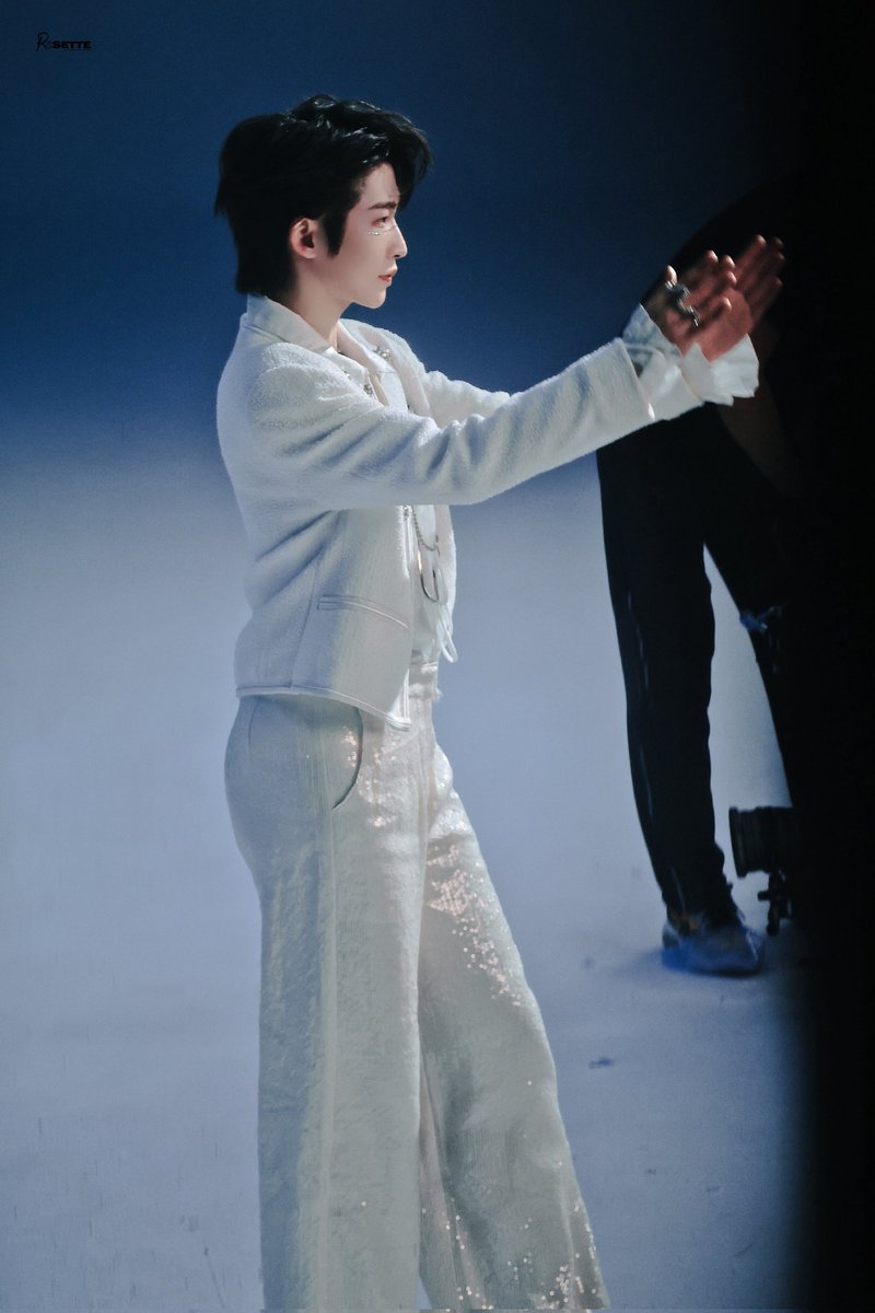 liuyu_updates's tweet image. Liuyu 『Wonderland Party』 Pics🐟💙🐋
♡ 27 | 08 | 2021 ♡
© 微博『ROSETTE | 刘宇』
❄️ Follow @liuyu_updates for more updates❄️
#liuyu #into1 #刘宇 #chuang2021 #CHUANG2021final