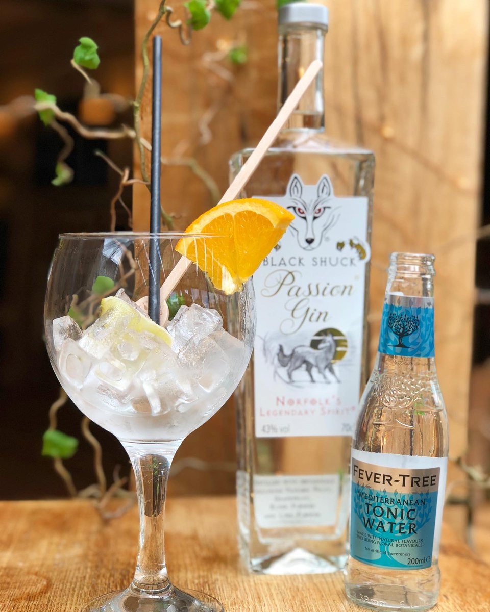 Happy Friday! ☀️ We’re off to a sunny start here in Holt..fingers crossed it’s here to stay for the Bank Holiday Weekend! Come and join us for drinks abs a bite to eat to celebrate 🥳🍹🍻🥂

#happyfriday #bankholidayweekend #fridaynightdrinks #lettheweekendbegin #blueskies