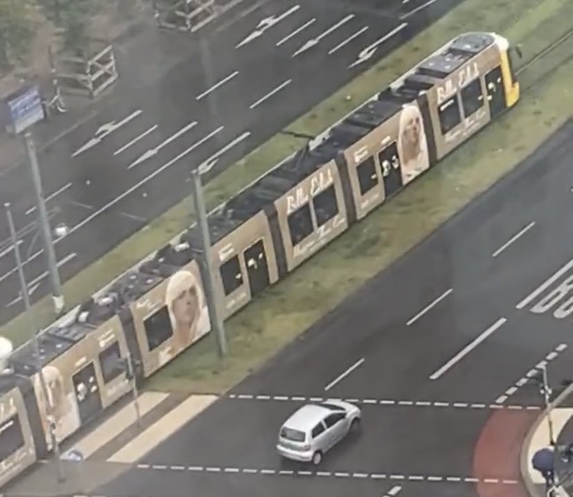 THIS IS NOT A TRAIIIIINNN ITS A TRAM OKAY?!