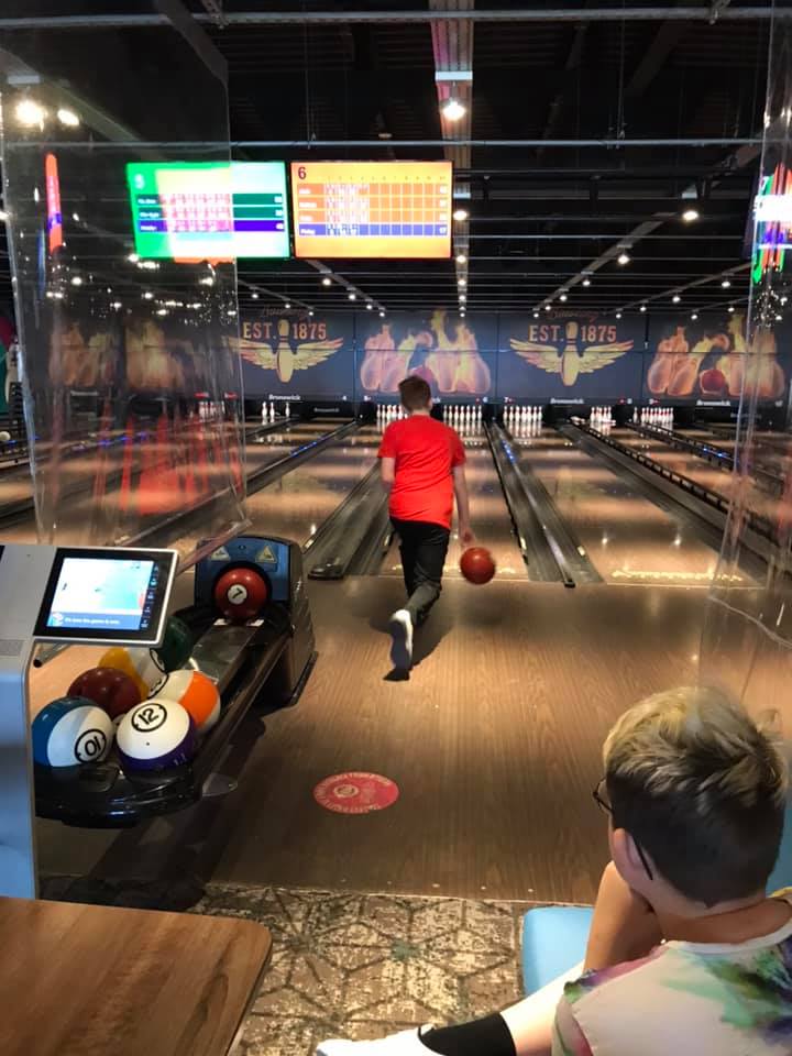 We get a real kick seeing those pics of you bowlin, drinkin' dinin' and having major fun with us here at Soul Bowl 🎳 

We love weekends like these ones, where we know we're gonna be busy serving all you cool cats

😁