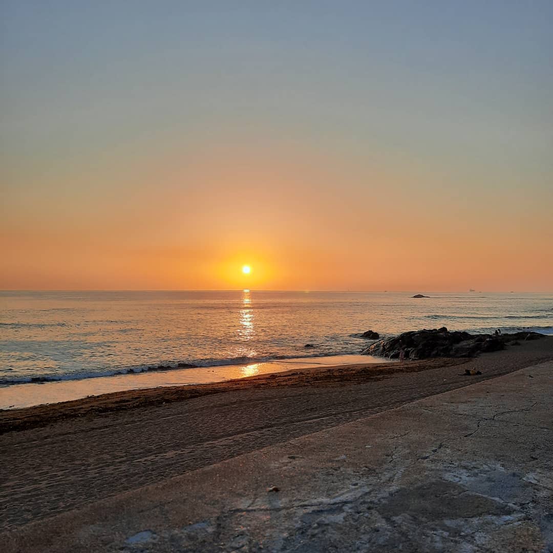 Fim de tarde lindíssimo #praiapedrasdocorgo #portugal