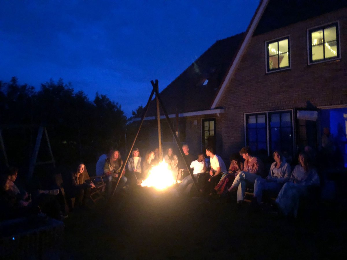 debrandingts's tweet photo. Hier is nog een terugblik van onze personeelsavond 🤩

Wat hebben wij heerlijk genoten van het kampvuur en live muziek 🎶. 
Van @maaikemaria_  @kaietto 

Wat een top team! https://t.co/uSeJ3IDGZG