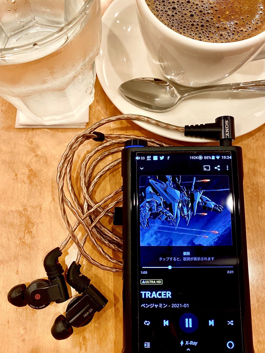 nakaso96spec's tweet photo. メイリにて
コーヒー飲みながらポタオデタイム
自室の改築時に行方不明になたZ5をやっと発掘しました(^^;;
一年振りに聴きましたが、分解能や音場
の広がりが良いイヤホンですね〜
M15との相性も良いみたいです🐸🐸
#fiioM15
#XBA-Z5
#専攻のハサウェイ🐯x3 https://t.co/WcutJmxbFq