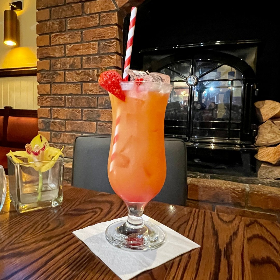 KingsleyHotel's tweet photo. Signature Cocktail - The Fishers πΉ
Citron Vodka | Gin | Cointreau | Orange Juice | Lemon Juice | Pineapple Juice | Dash of Grenadine
#TheKingsley #Cocktail #Friday #Gin #FishersBar #CorkBar #Drinks #PureCork #TheFishers https://t.co/U48dTR21eN