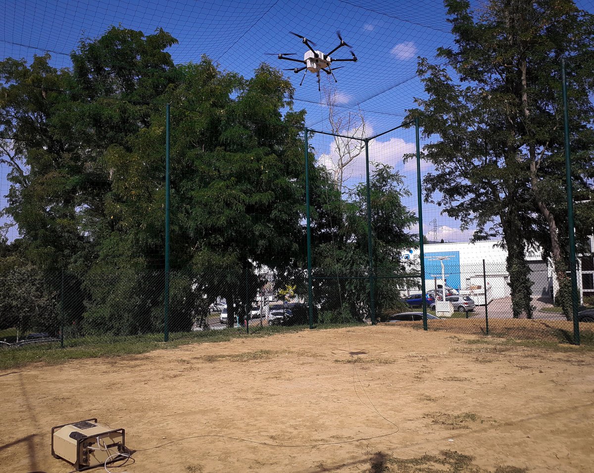 The weather is perfect to inaugurate our brand new drone cage with hours of flight for the ORION 2 and the SAFE-T 2 to come! #dronesforgood #ELISTAIR #orion #uav #drone #weather #tetheredstation #tethereddrone #dronecage