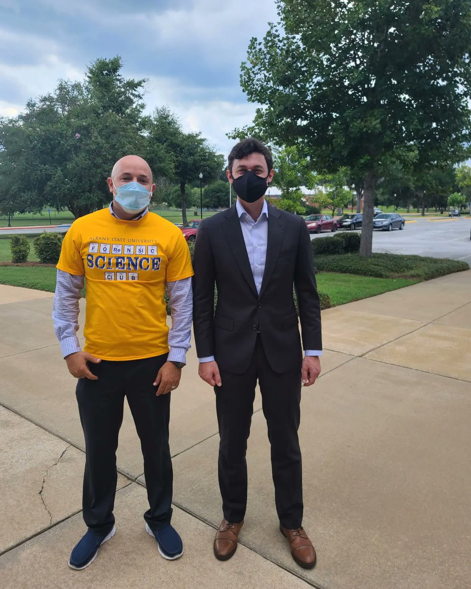 Such honor to meet and discuss the issues of postpandemic strategies at Albany State University, and many more at #HBCU with senator Jon Ossoff #jonossoff #unsinkable #albanystateuniversity #BetterTogether #georgia https://t.co/XamVSRYvo0